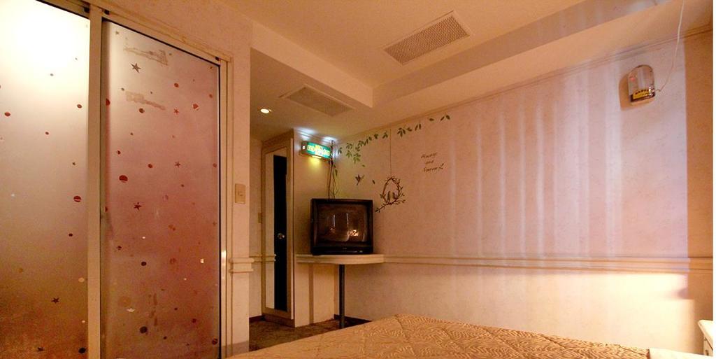 Broadway Hotel Taichung Exterior photo