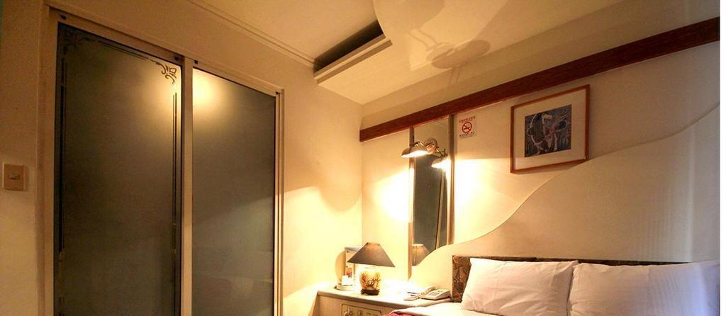 Broadway Hotel Taichung Exterior photo