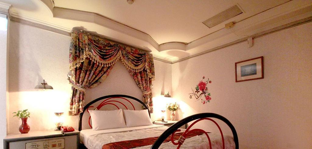 Broadway Hotel Taichung Exterior photo