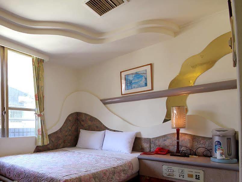 Broadway Hotel Taichung Exterior photo